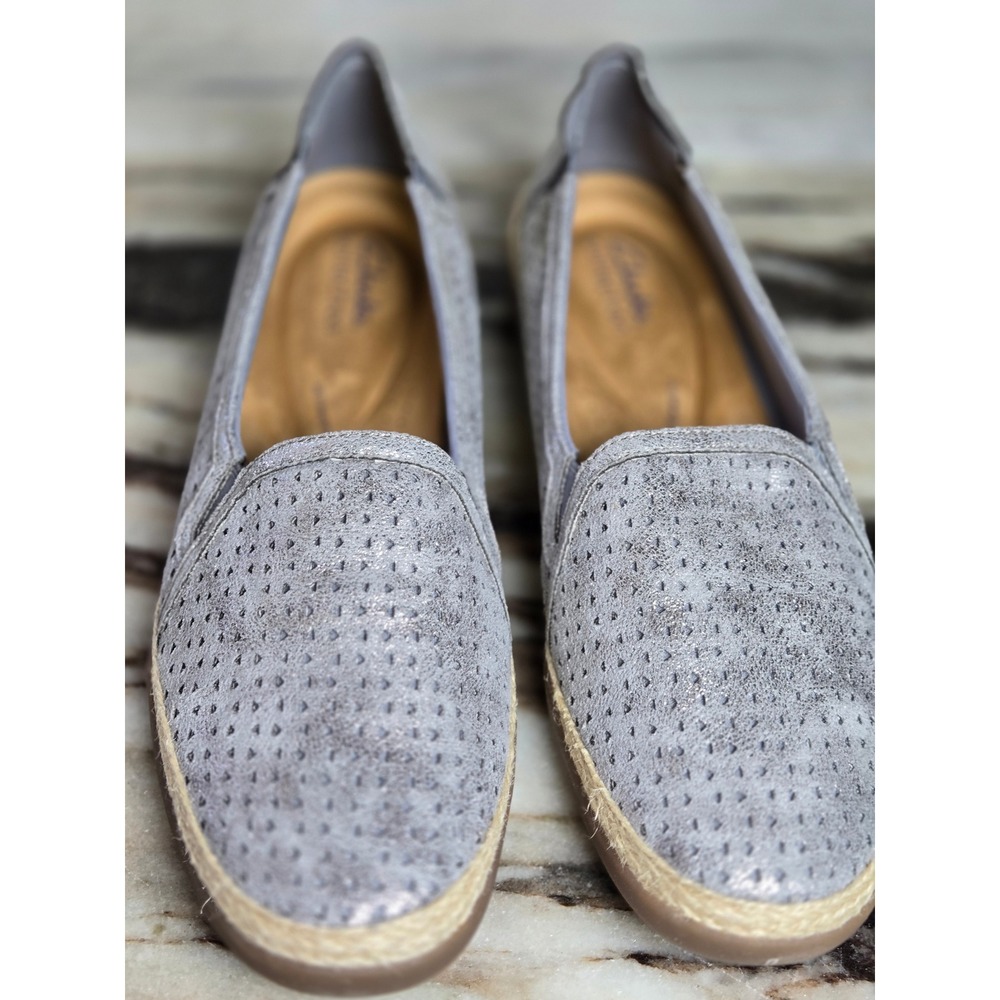 Clarks Collection Metallic Silver Grey Perforated Slip On Loafers NWB 9.5 M - Picture 2 of 10